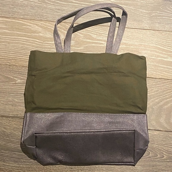 NWOT Bloomingdale’s Tote Bag - Picture 1 of 7